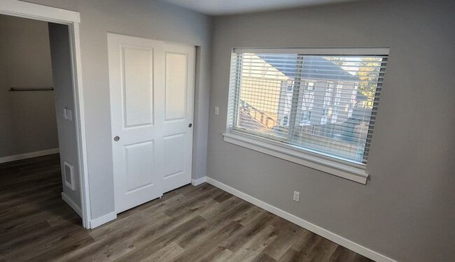Building Photo - *** 2nd month FREE!!!  Rent Special***Newly Remodeled Tacoma Gem - Modern Comfort and Style in a ...