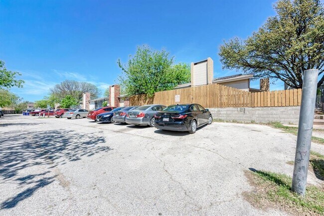 Building Photo - 1117 W Rundberg Ln