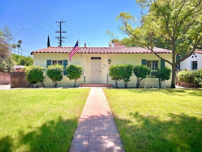 Building Photo - Cozy 2-Bedroom Home in San Bernardino $2,6...