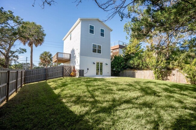 Building Photo - 524 Arricola Ave