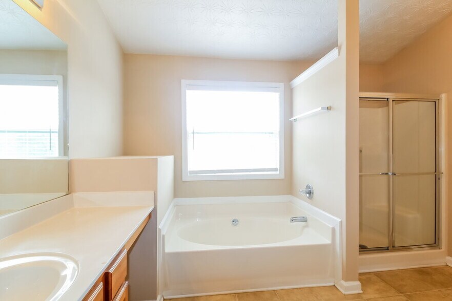 Building Photo - 411 Pondweed Dr