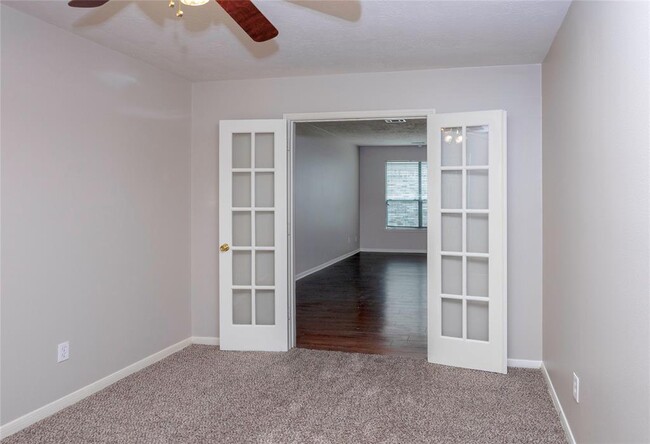 Building Photo - 3915 Lauderwood Ln
