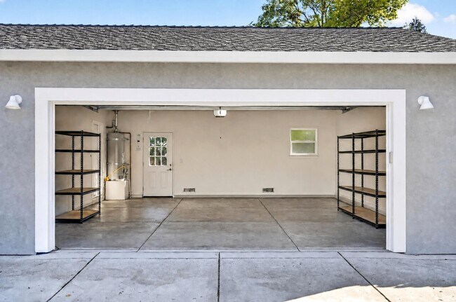 Building Photo - 2907 Eccleston Ave