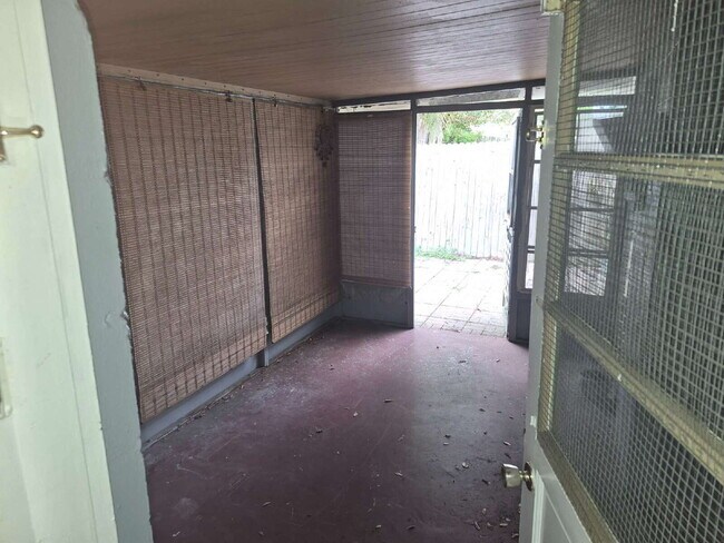 Building Photo - 2-Bed Home in Holiday, FL"