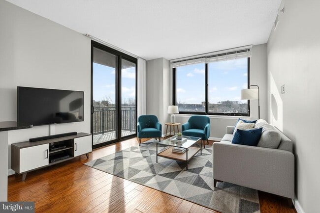 Building Photo - 2451 Midtown Ave