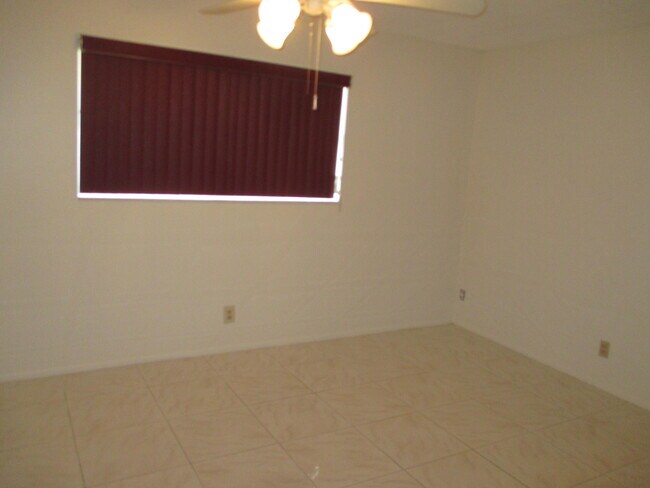 Building Photo - 124 Lake Irene Dr
