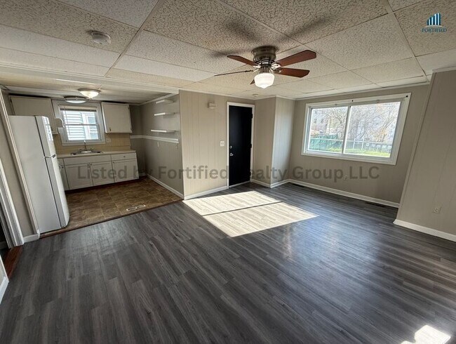 Building Photo - 77 Massasoit St