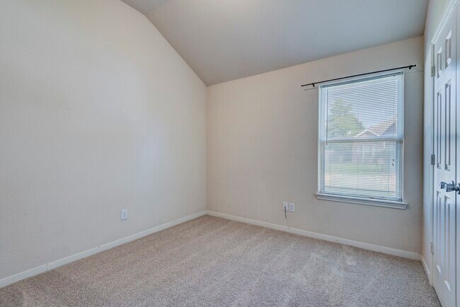 Building Photo - 25206 Pepper Ridge Ln
