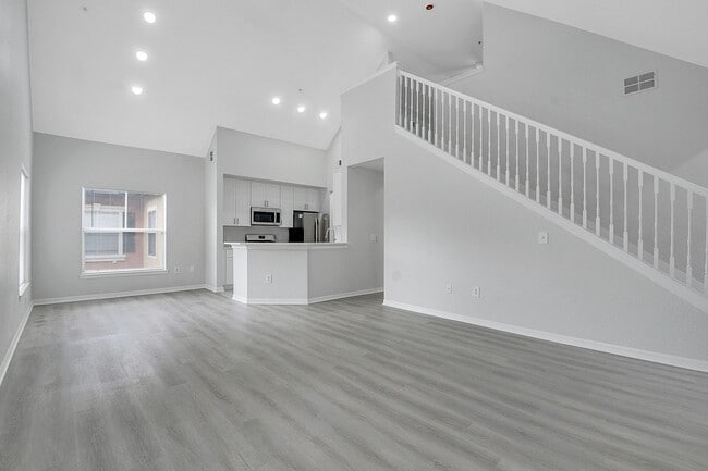 Building Photo - Fully Remodeled 3/2 with Loft in MetroWest...