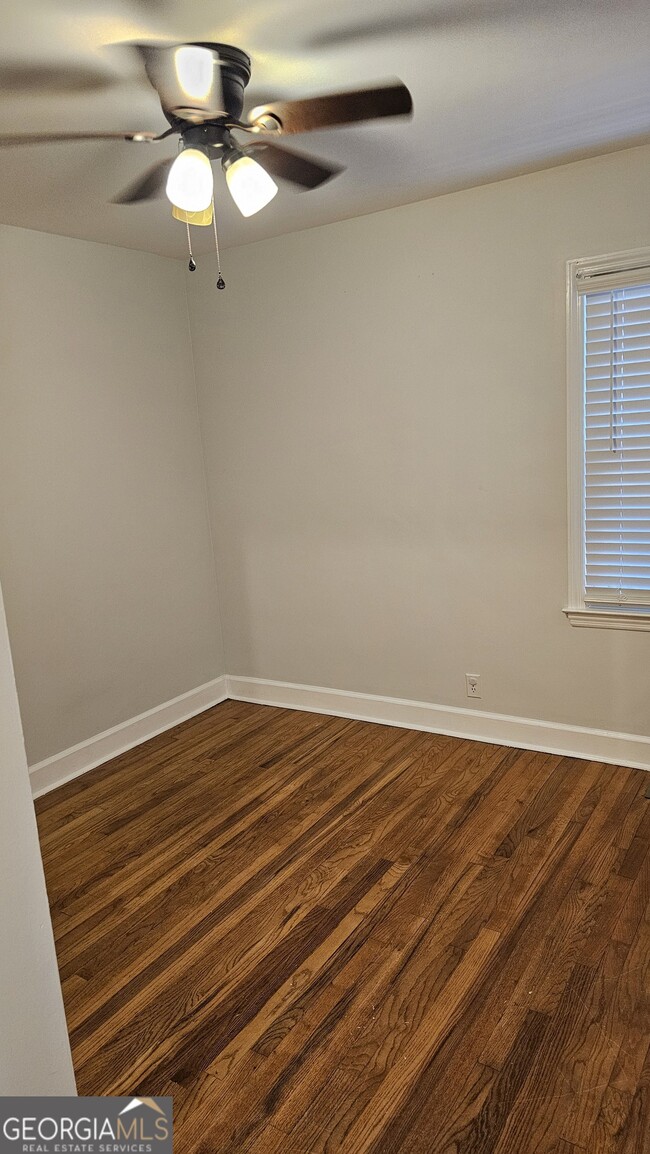 Building Photo - 1306 Davis Ave
