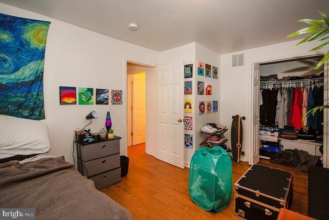 Building Photo - 10 Sherwood Ln