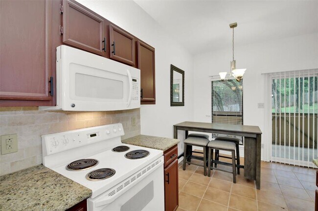 Building Photo - 9100 Mountain Ridge Dr