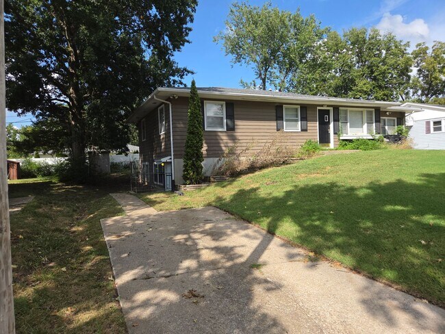 Building Photo - 1607 Highridge Dr