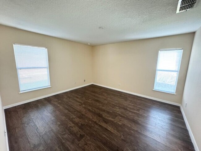Building Photo - 205 Pima Trail