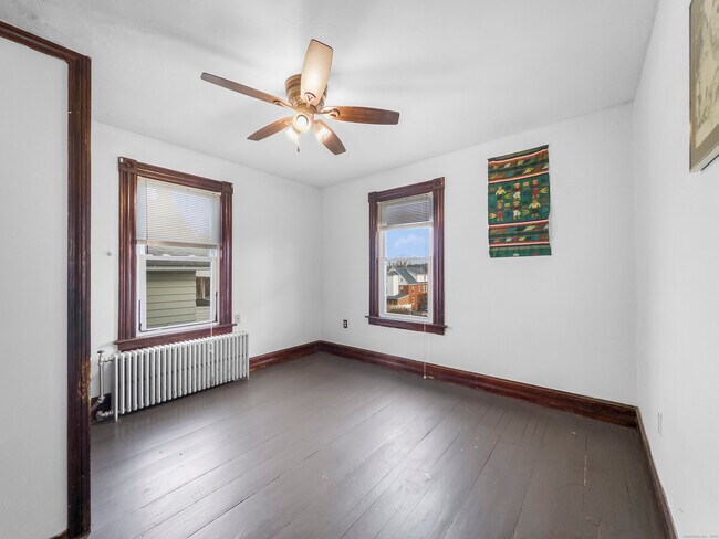 Building Photo - 634 High St