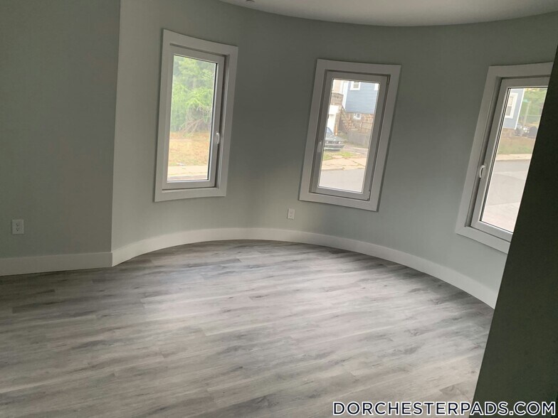 Building Photo - 86 Fayston St