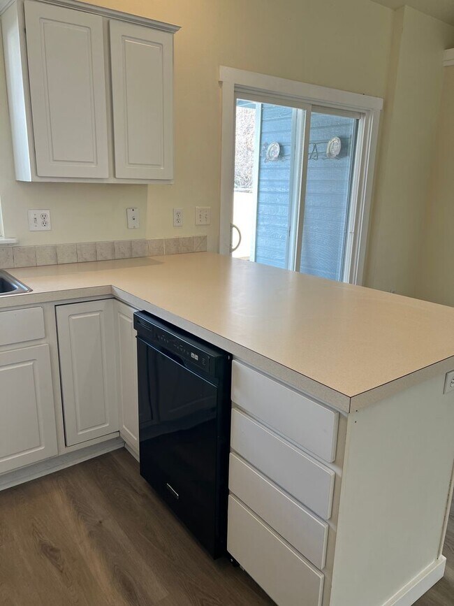 Building Photo - Coming soon! 3 bed single family home on a court