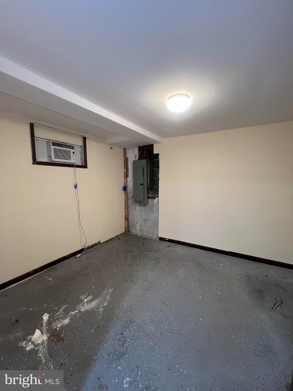 Building Photo - 7297 Jacksonville Ave