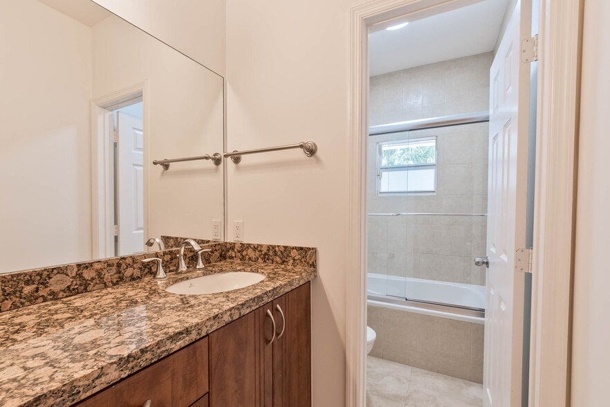 Building Photo - 3133 Hibiscus St