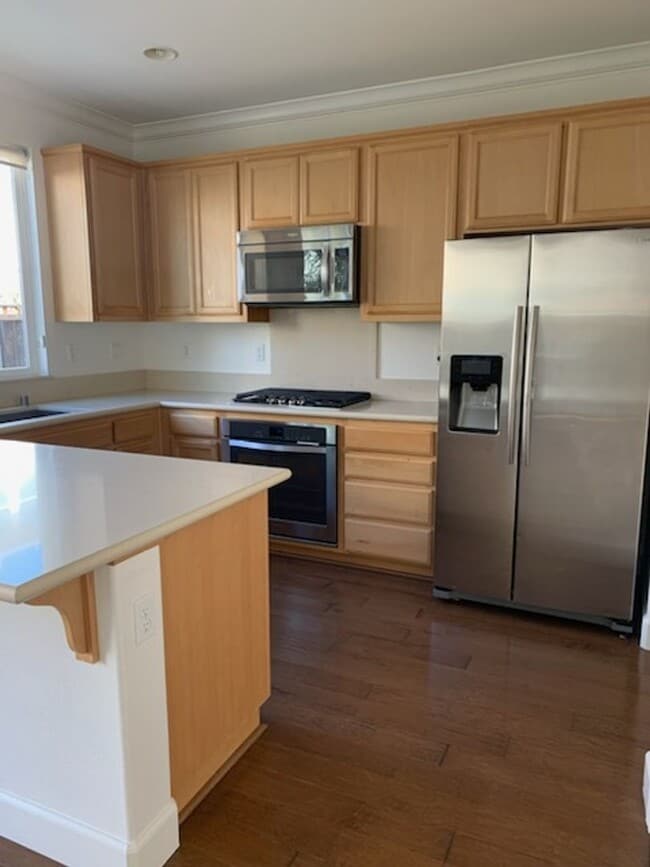 Building Photo - 125 Caspian Way