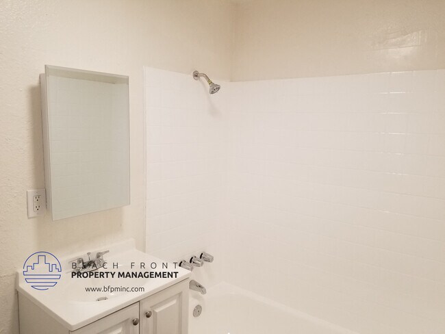 Building Photo - 2305 Lemon Ave.