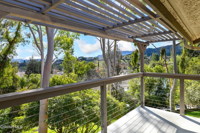 Building Photo - 2 Sparrowhawk Ln