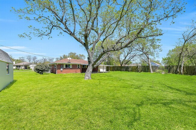 Building Photo - 1913 41st Ave N