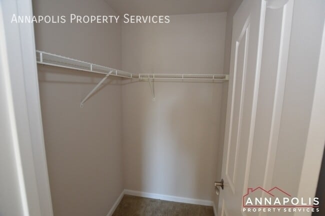 Building Photo - 122 Farmbrook Ln