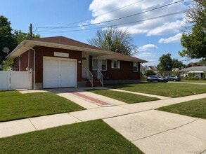 Building Photo - 106 Kennedy Ave