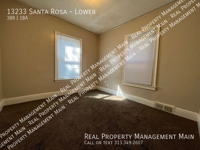 Building Photo - 13233 Santa Rosa Dr
