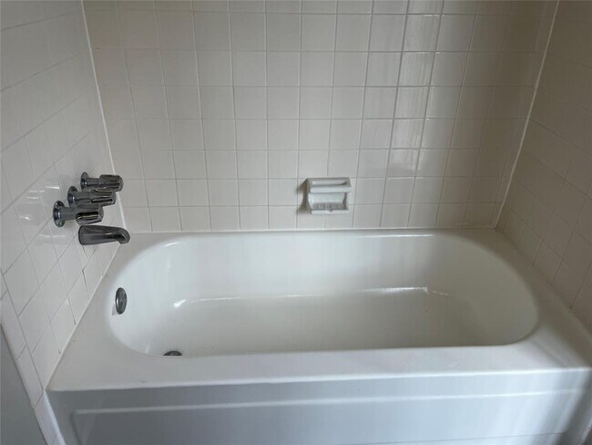 Building Photo - 1722 Sullins Way