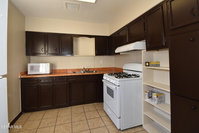 Building Photo - 256 Yale Ave