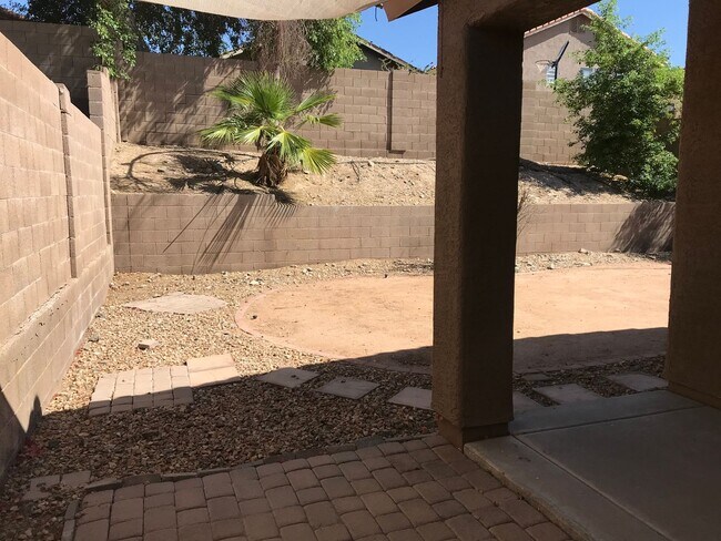 Building Photo - 2036 E Windsong Dr