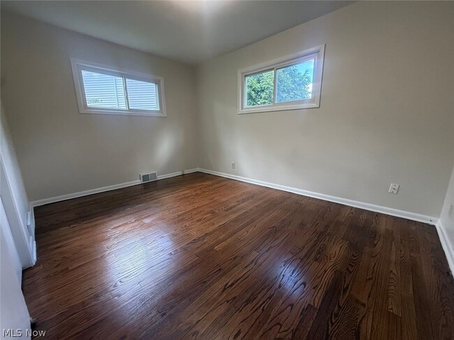 Building Photo - 24113 E Silsby Rd