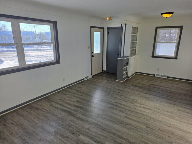 Building Photo - 6813 Urbandale Ave