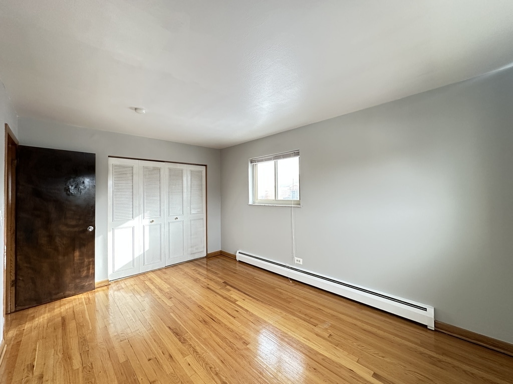 Building Photo - 1004 S River Rd