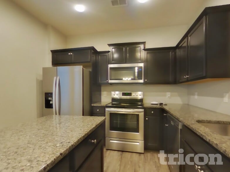 Building Photo - 86 Howard Ave