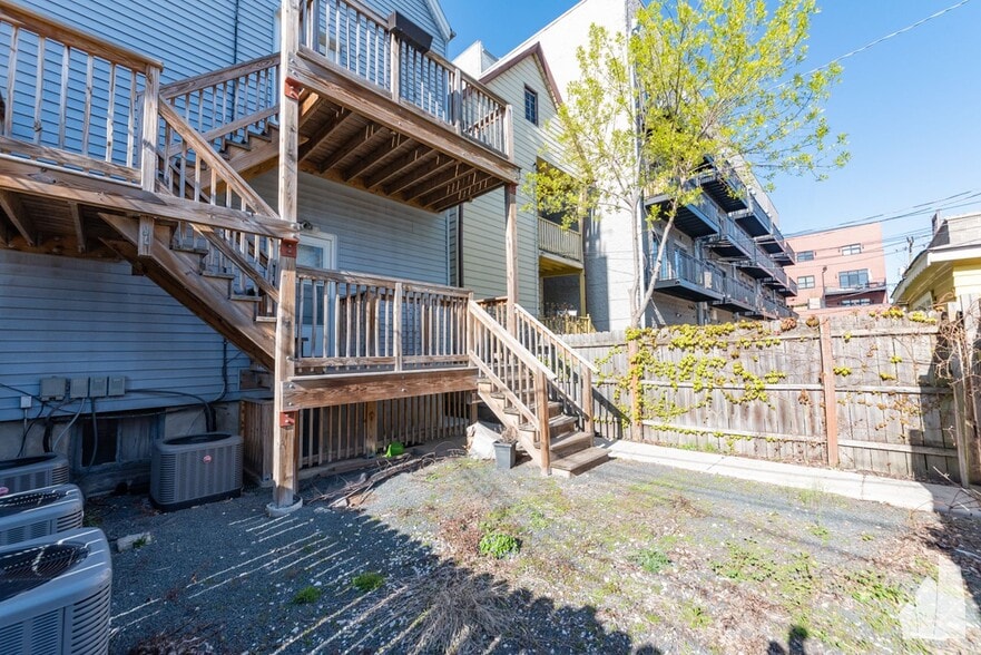 Building Photo - 1431 W Belmont Ave