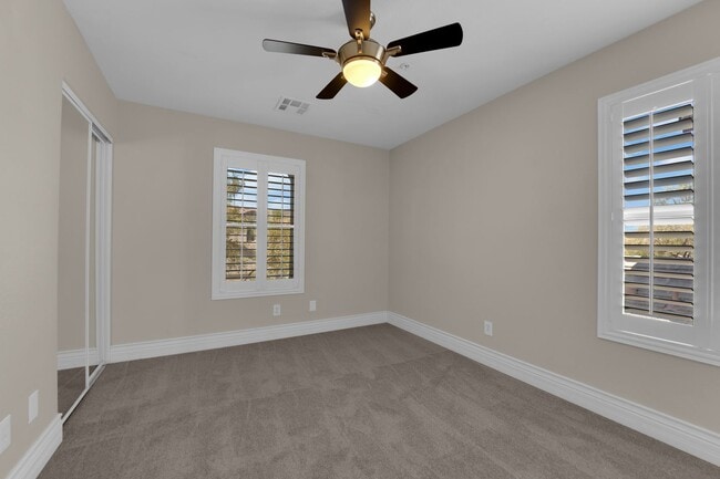 Building Photo - Beautiful Two bedroom 2 1/2 bath