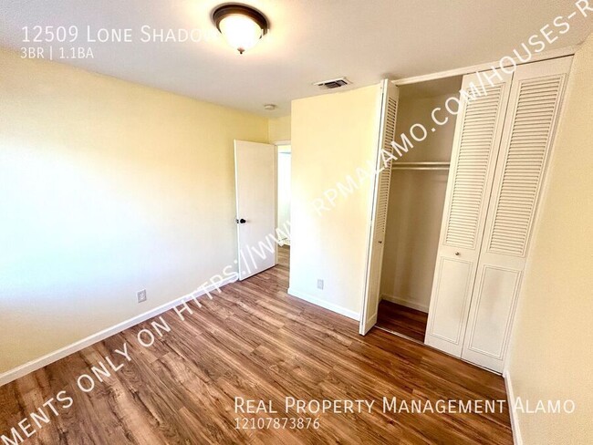 Building Photo - AVAILABLE NOW! PET FRIENDLY 3 Bedroom / 1....