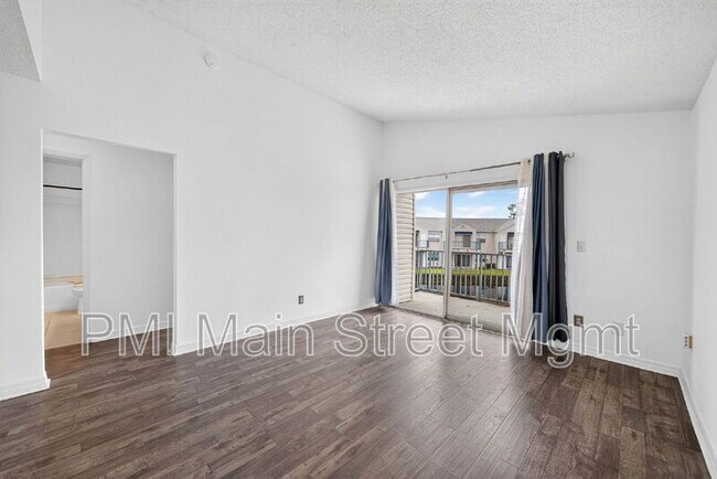 Building Photo - 2512 Woodgate Blvd