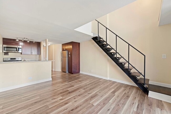 Building Photo - 1221 N Dearborn Pkwy