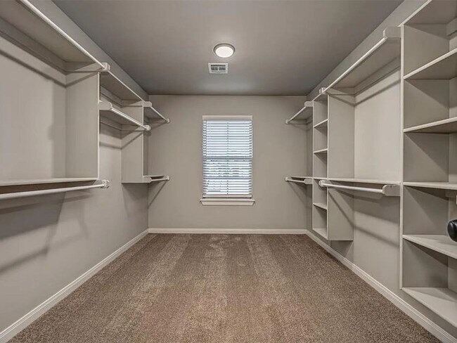 Building Photo - Modern 4-Bed, 2-Bath Mustang Home with 3-Car Garage!