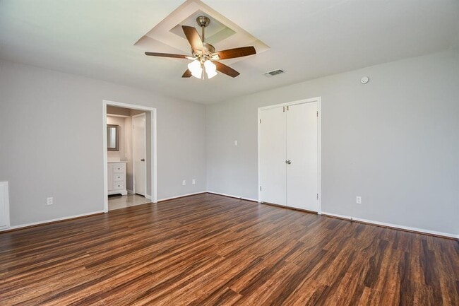Building Photo - 12314 Plumpoint Dr