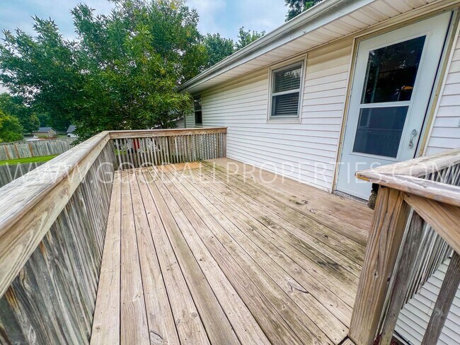 Building Photo - 4 Bedroom 2 Bathroom Home in Altoona