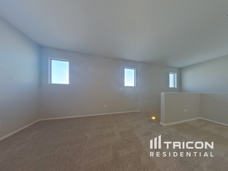 Building Photo - 1169 N 163rd Dr
