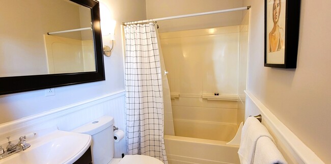 Full Bath with Tub/shower - 133 Marcella St