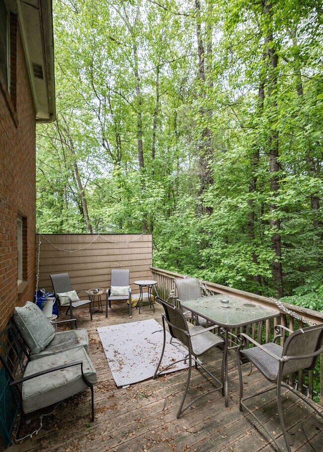 Building Photo - Awesome 5-Points corner Condo!