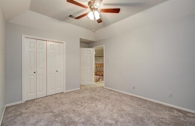 Building Photo - 5339 Holly View Dr