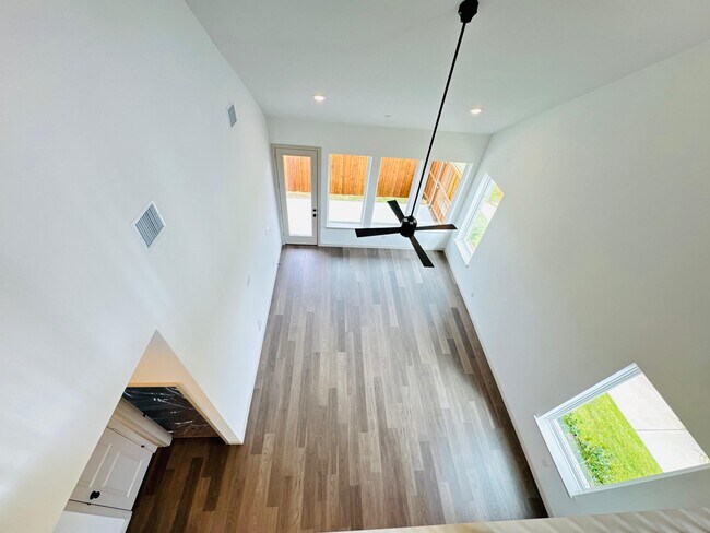 Building Photo - 3546 Pierce Ln